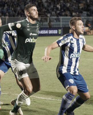 Com um a mais desde o 1&Acirc;&ordm; tempo, Goi&Atilde;&iexcl;s perde para o Ava&Atilde;&shy; e segue sem vencer  no Brasileir&Atilde;&pound;o