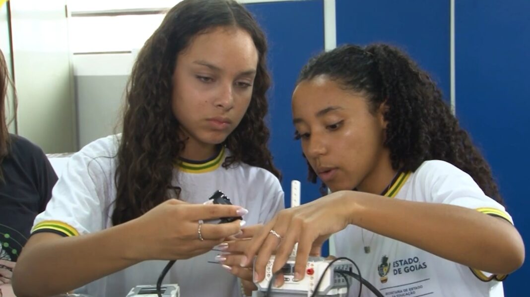 MENINAS NA TECNOLOGIA