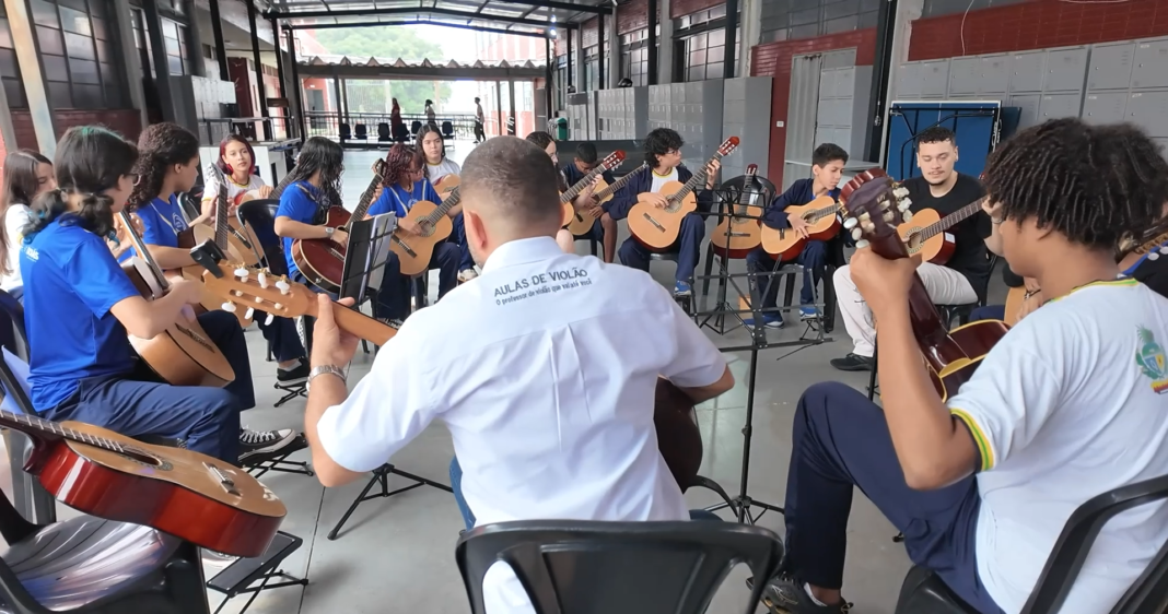 Captura de tela 2026-03-13 070310 Aula de violão no Colégio Estadual Jardim América