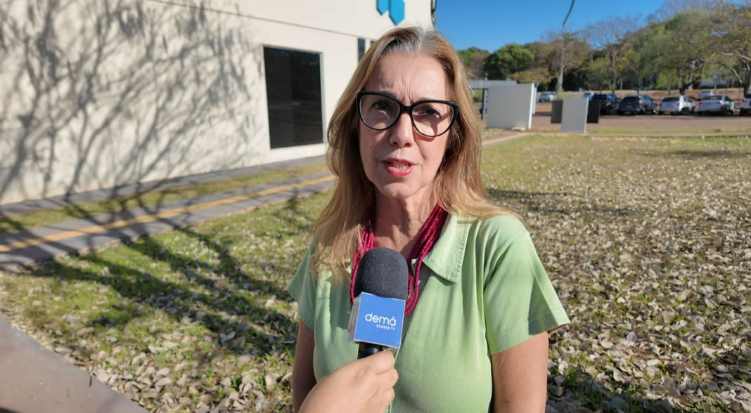 Reitoria da UFG com a professora Lueli Duarde